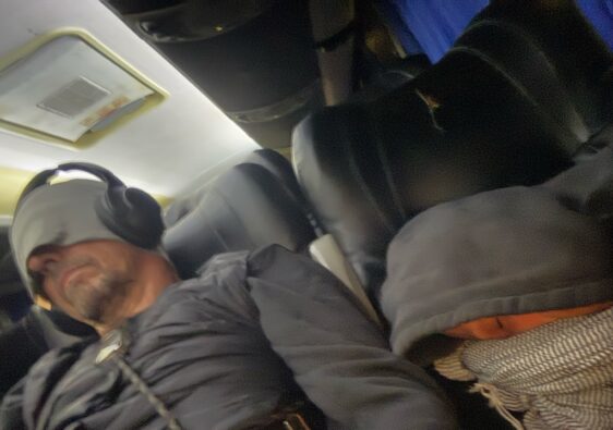 claudia arno schlafen im bus