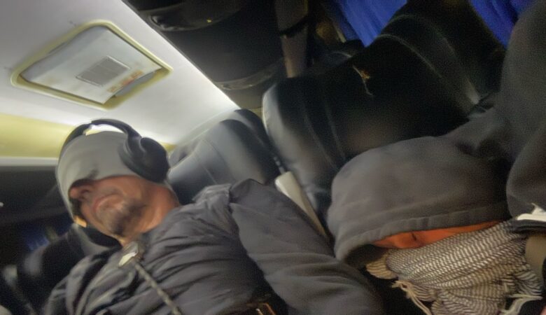 claudia arno schlafen im bus