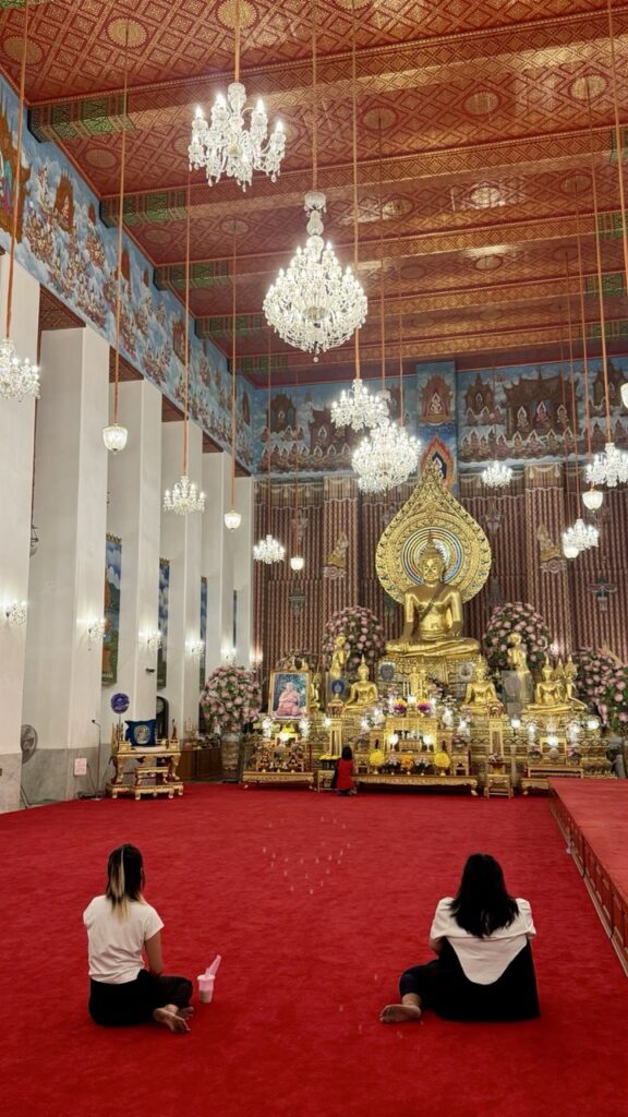 magha puja kaosan tempel