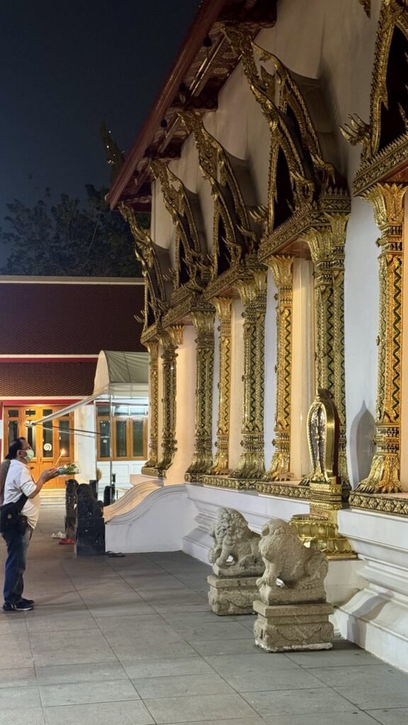 magha puja kaosan tempel