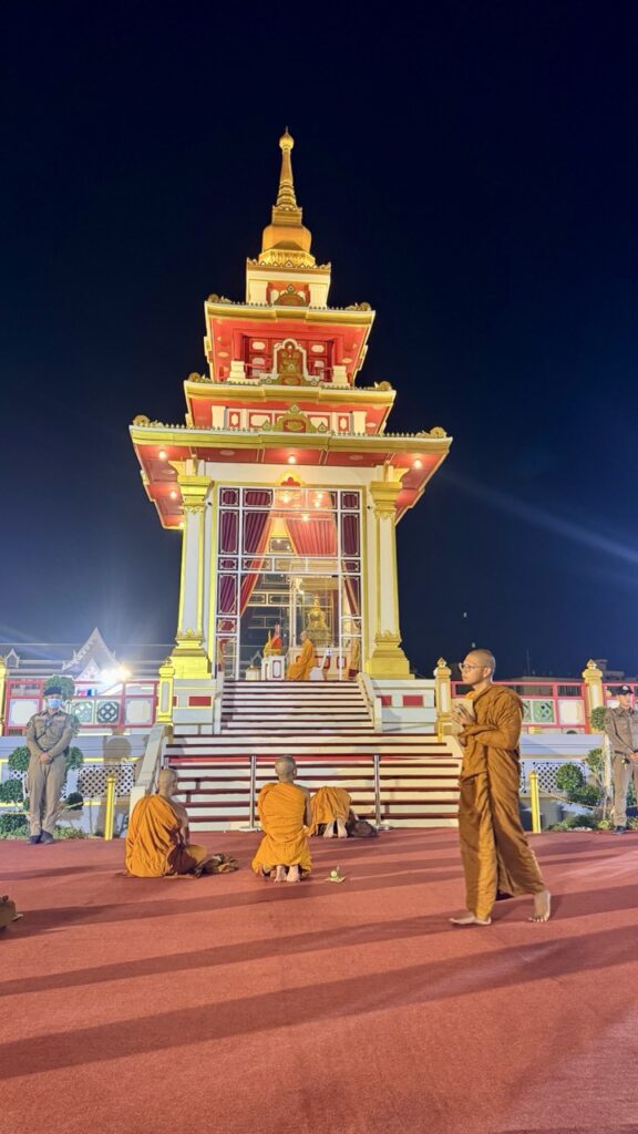 schrein buddhas zahn bangkok