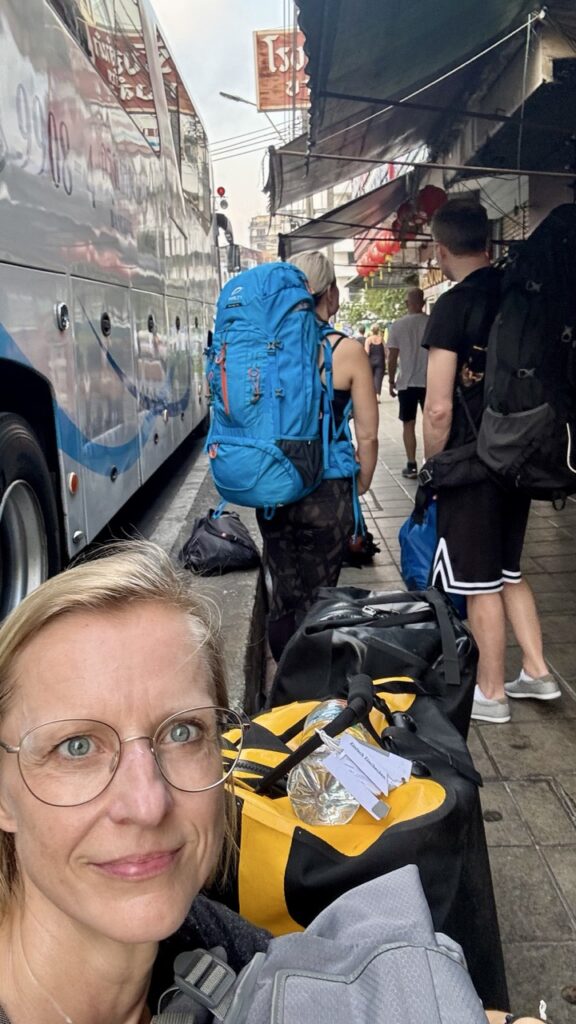 abfahrt bus bangkok