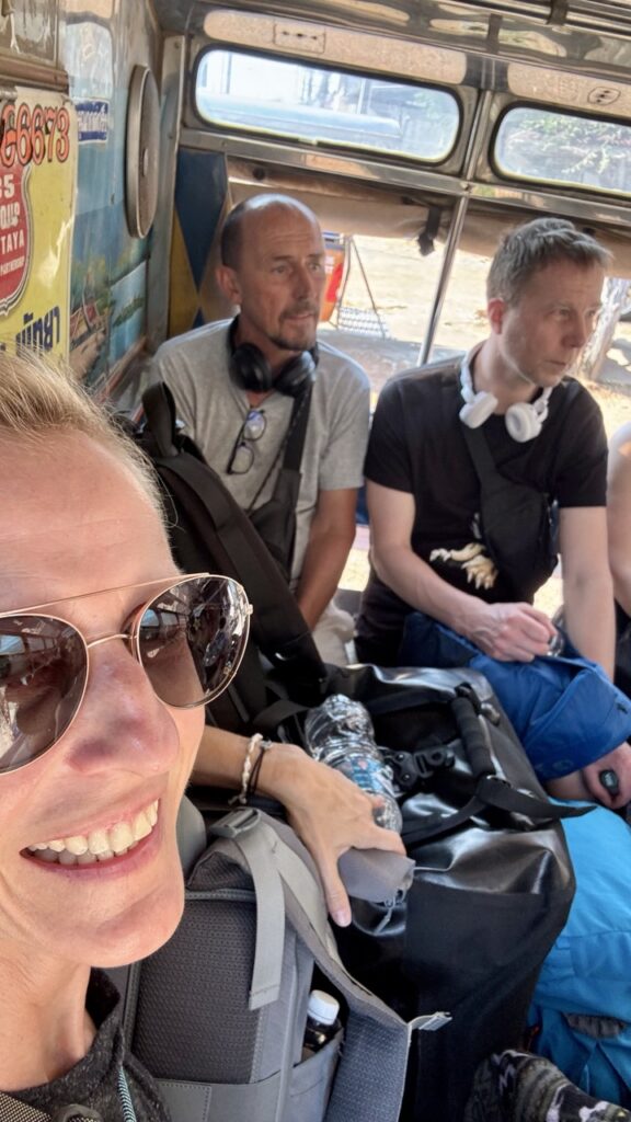 claudia arno im shuttle zum hafen