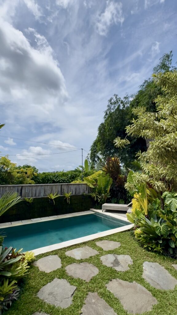 pool yoni karana house